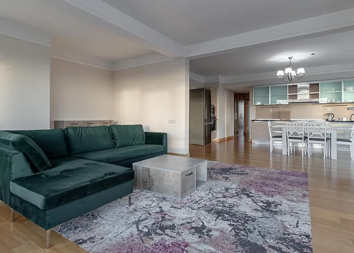 Skyline Penthouse With Sunset Views, Jacuzzi & Free Parking Apartamento Riga