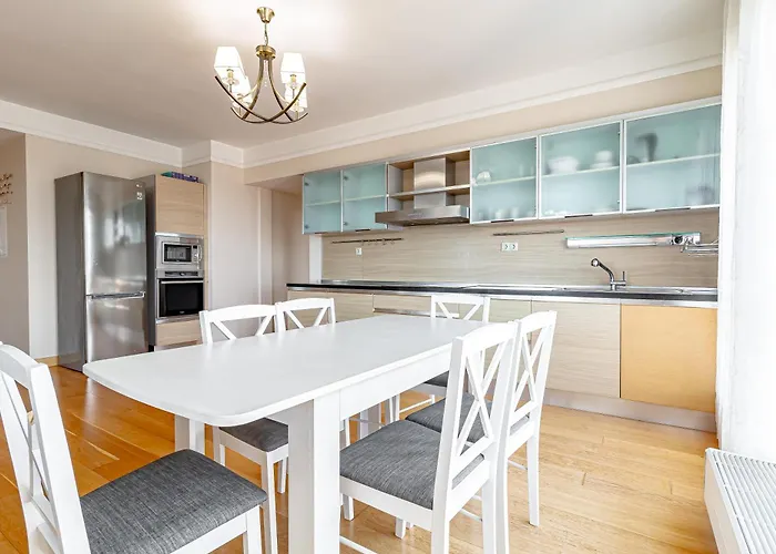 Apartamento Skyline Penthouse With Sunset Views, Jacuzzi & Free Parking Riga