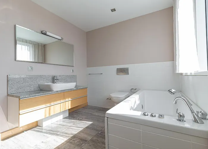 Apartamento Skyline Penthouse With Sunset Views, Jacuzzi & Free Parking