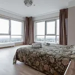 Skyline Penthouse With Sunset Views, Jacuzzi & Free Parking *