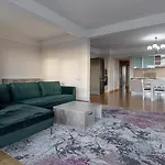 Skyline Penthouse With Sunset Views, Jacuzzi & Free Parking Apartmán Riga