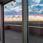 Skyline Penthouse With Sunset Views, Jacuzzi & Free Parking דירה ריגה