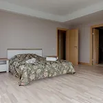 Skyline Penthouse With Sunset Views, Jacuzzi & Free Parking * Riga