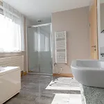 Skyline Penthouse With Sunset Views, Jacuzzi & Free Parking Apartmán Riga