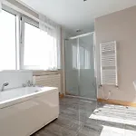 Skyline Penthouse With Sunset Views, Jacuzzi & Free Parking * ריגה