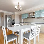 Skyline Penthouse With Sunset Views, Jacuzzi & Free Parking Apartmán Riga