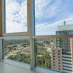 Skyline Penthouse With Sunset Views, Jacuzzi & Free Parking דירה *