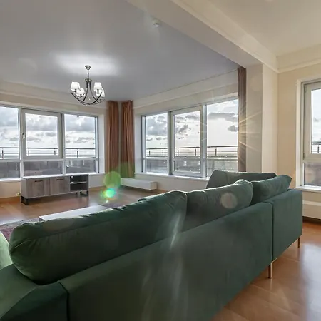 Skyline Penthouse With Sunset Views, Jacuzzi & Free Parking Apartment