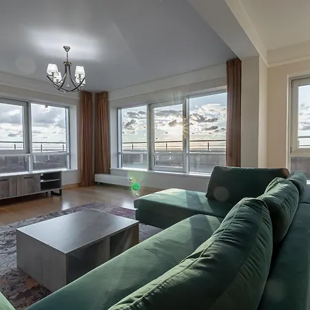 Apartamento Skyline Penthouse With Sunset Views, Jacuzzi & Free Parking Riga