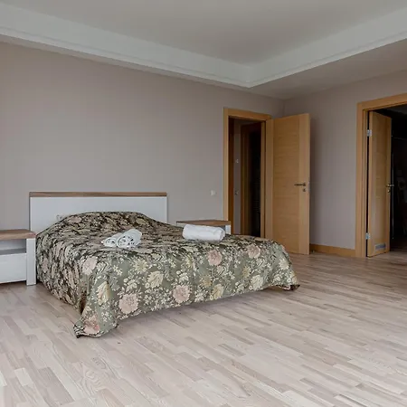 Skyline Penthouse With Sunset Views, Jacuzzi & Free Parking * Riga