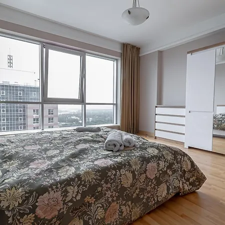 Skyline Penthouse With Sunset Views, Jacuzzi & Free Parking Lägenhet *