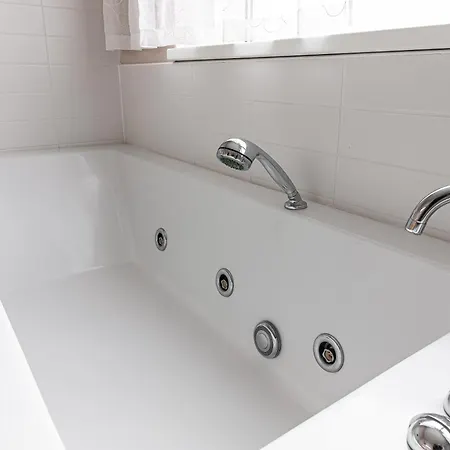 Skyline Penthouse With Sunset Views, Jacuzzi & Free Parking