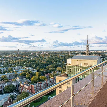 Apartamento Skyline Penthouse With Sunset Views, Jacuzzi & Free Parking Riga