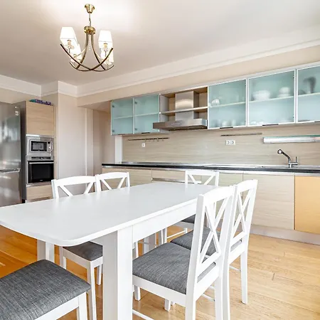 Apartment Skyline Penthouse With Sunset Views, Jacuzzi & Free Parking Riga