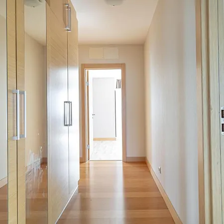 Skyline Penthouse With Sunset Views, Jacuzzi & Free Parking Riga