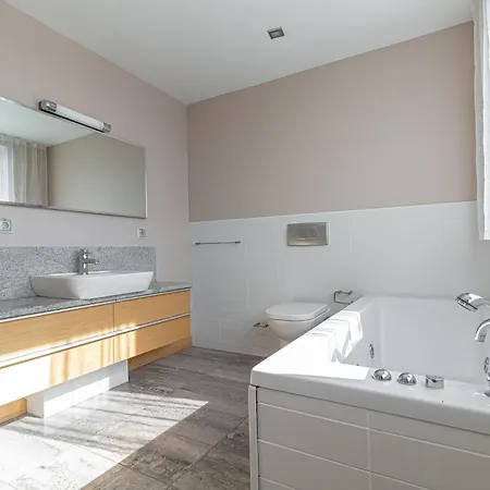 Apartamento Skyline Penthouse With Sunset Views, Jacuzzi & Free Parking