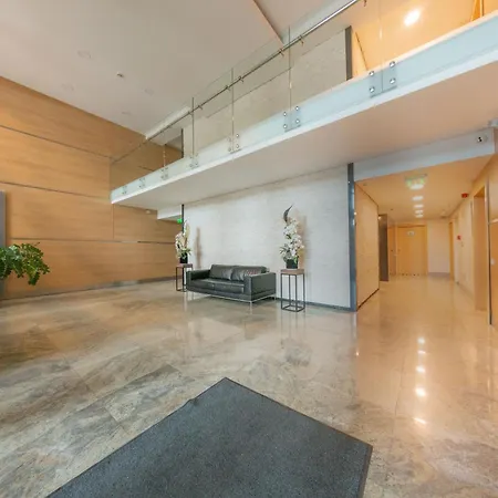 Skyline Penthouse With Sunset Views, Jacuzzi & Free Parking