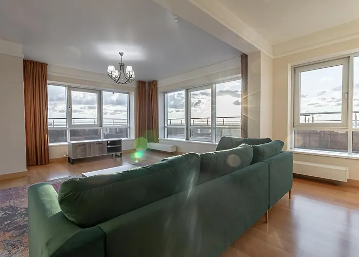 Skyline Penthouse With Sunset Views, Jacuzzi & Free Parking 公寓