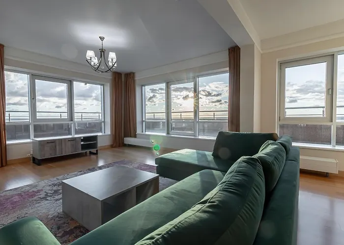Lägenhet Skyline Penthouse With Sunset Views, Jacuzzi & Free Parking Riga