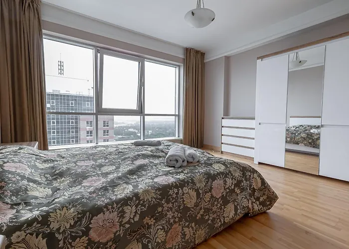 Skyline Penthouse With Sunset Views, Jacuzzi & Free Parking Apartment *