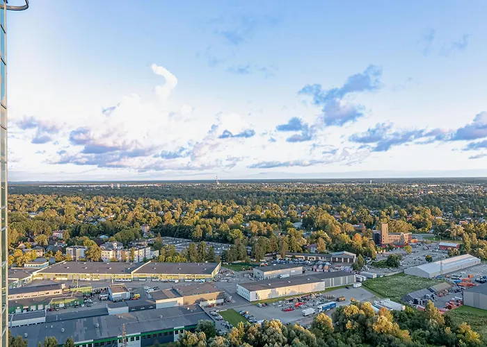 Skyline Penthouse With Sunset Views, Jacuzzi & Free Parking * Riga