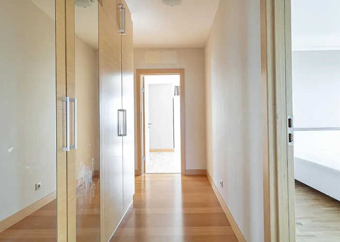 Skyline Penthouse With Sunset Views, Jacuzzi & Free Parking Riga