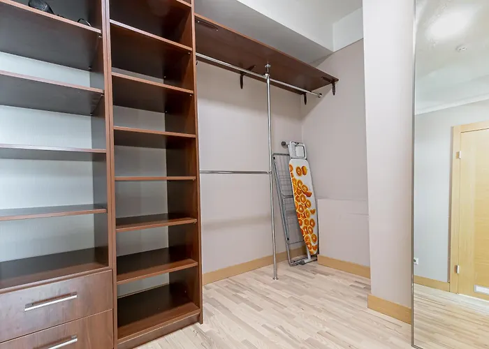 Skyline Penthouse With Sunset Views, Jacuzzi & Free Parking Lägenhet Riga