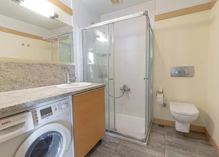 Skyline Penthouse With Sunset Views, Jacuzzi & Free Parking Riga