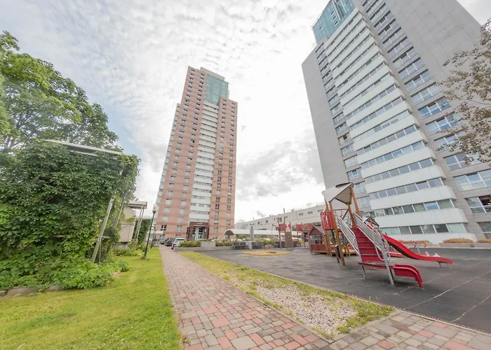 Skyline Penthouse With Sunset Views, Jacuzzi & Free Parking *