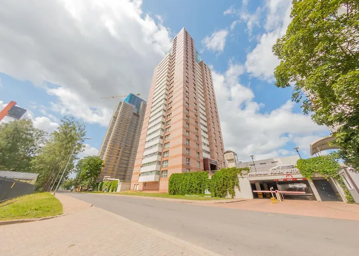 Skyline Penthouse With Sunset Views, Jacuzzi & Free Parking Riga
