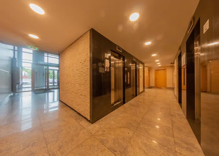 Skyline Penthouse With Sunset Views, Jacuzzi & Free Parking Daire Riga