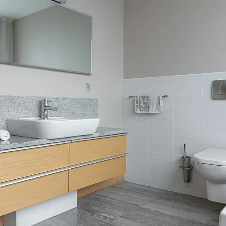 Апартаменты Skyline Penthouse With Sunset Views, Jacuzzi & Free Parking Рига