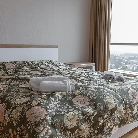 Skyline Penthouse With Sunset Views, Jacuzzi & Free Parking * Ryga