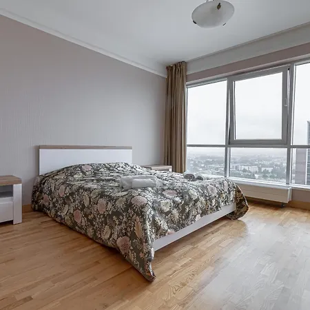 Skyline Penthouse With Sunset Views, Jacuzzi & Free Parking Апартаменты