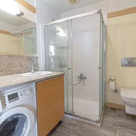 Skyline Penthouse With Sunset Views, Jacuzzi & Free Parking Ryga
