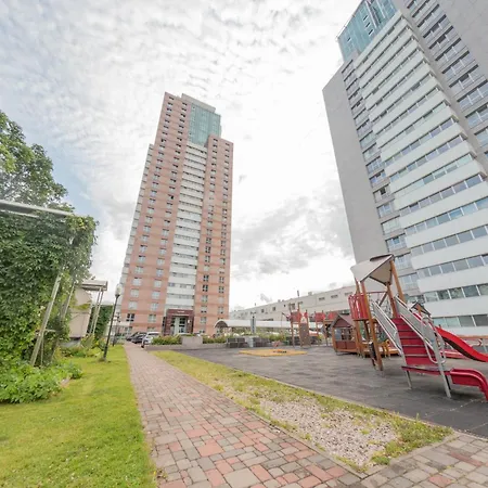 Skyline Penthouse With Sunset Views, Jacuzzi & Free Parking *