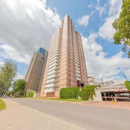 Skyline Penthouse With Sunset Views, Jacuzzi & Free Parking Ryga
